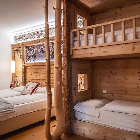 Romantic Plaza Hotel 4*
