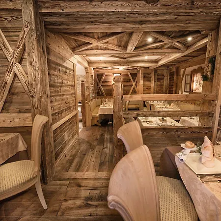 Romantic Plaza Hotel Madonna