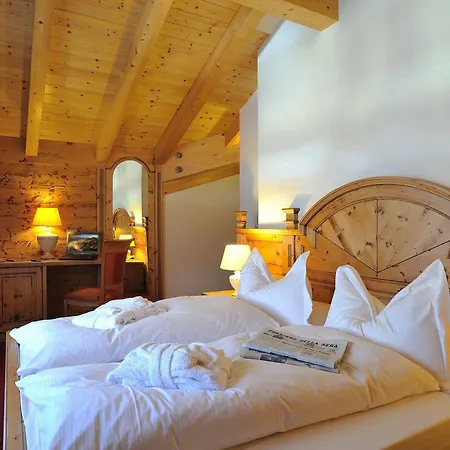 Romantic Plaza Hotel Madonna